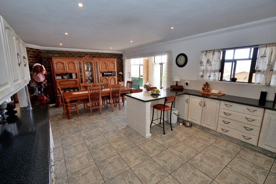 4 Bedroom Property for Sale in Stilbaai Wes Western Cape